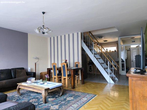 Pécs Alkotmány u. 4 szobás teraszos tégla lakás eladó.