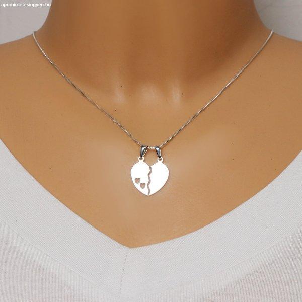 925 Ezüst kettős medál - hasított szív,két kicsi szív alakú
kivágásával
