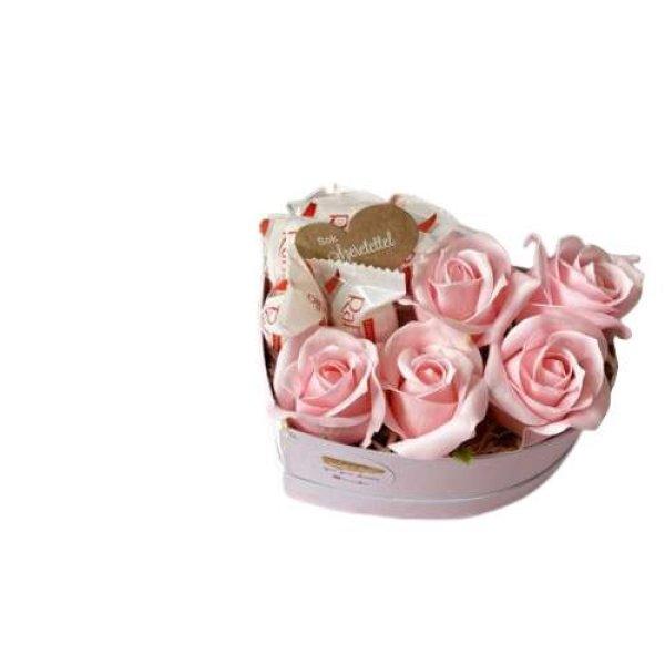 Szív alakú mini Box: Rózsaszín örökrózsa + Raffaello