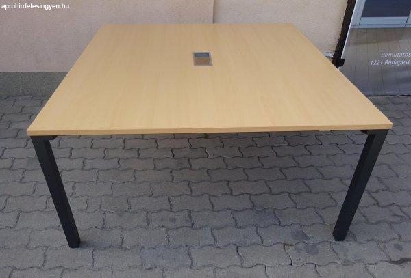 Steelcase tárgyalóasztal 140x140 cm, asztal használt