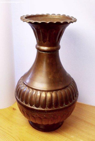 Kézműves vörösréz váza, ritka egyedi darab a hangulatos ente