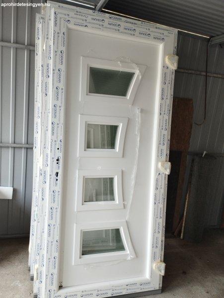 100 x 210 cm műanyag bejárati ajtó üveges