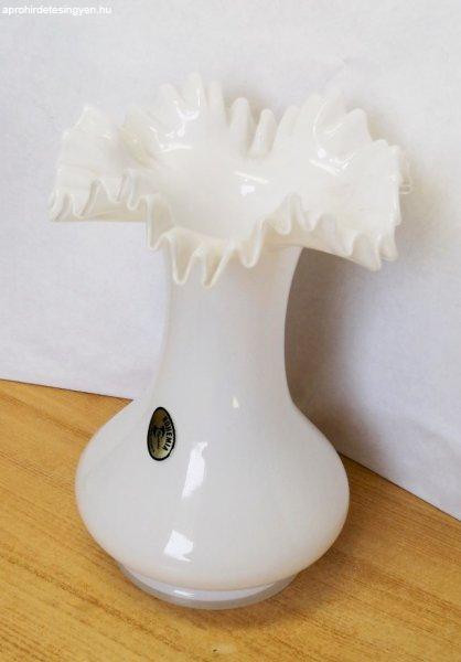 Tejüveg fodros peremezésű Biedermeier Bohemia váza 1960-