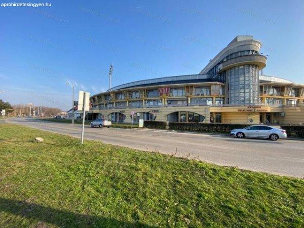 Sopron - Stadion üzletház - eladó üzlethelyiség
