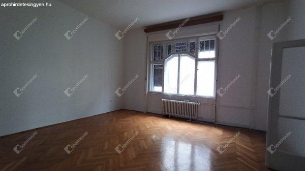Belvárosi nagyméretű lakás eladó - Debrecen