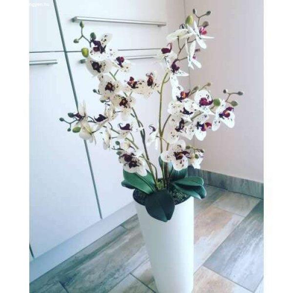 Padlóvázás élethű orchidea dekor 4 virágos változat fehér/bordó
pöttyös , nőnapi felirattal