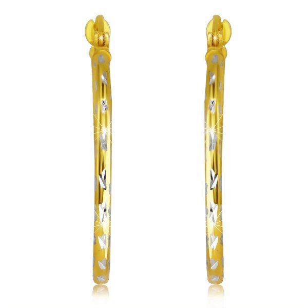 925 ezüst fülbevaló – csillogó klasszikus karikák, arany színű,
bevágásokkal