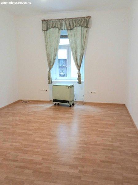 Budapest II., 85 m2, 300000 HUF, 2 szoba, 1 félszoba [3657_8979]